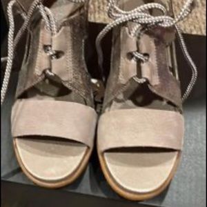 Brand New Sorel Sandals Sz 10, Tan